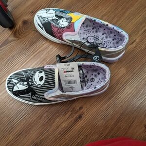 Women’s size 6.5 Disney Nightmare Before Christmas Low Top Slip-On Sneakers